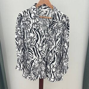 Vintage 100% Line Chic Black and White Patterned Button Down Shirt